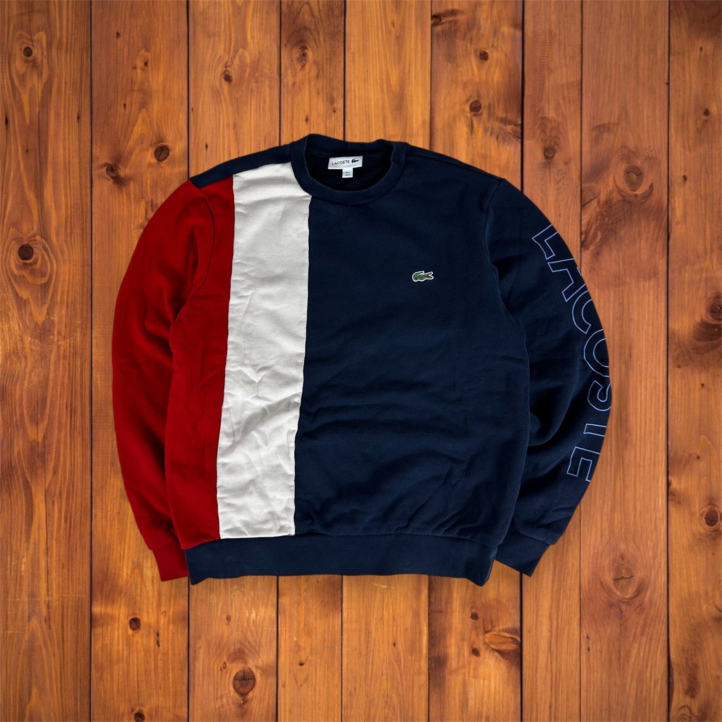 Lacoste Sweater in Größe M mit rot-weiß-navyfarbenem Muster – Lacoste patterned sweater in red, white and navy, size M.